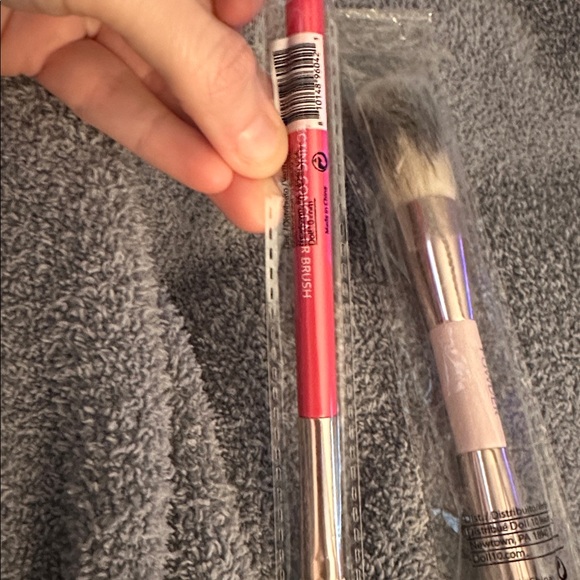 Doll 10 Makeup Brush Set of double ended powder brush and concealer brush - Picture 3 of 3